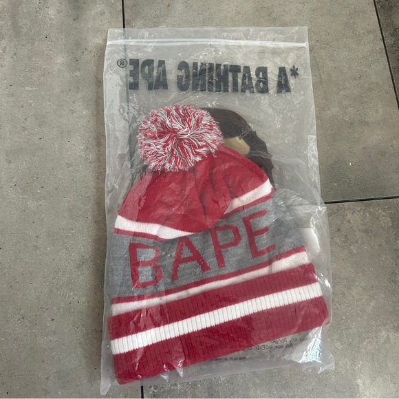 NEW Bape Pom Pom knit snow hat red gray - Picture 3 of 5